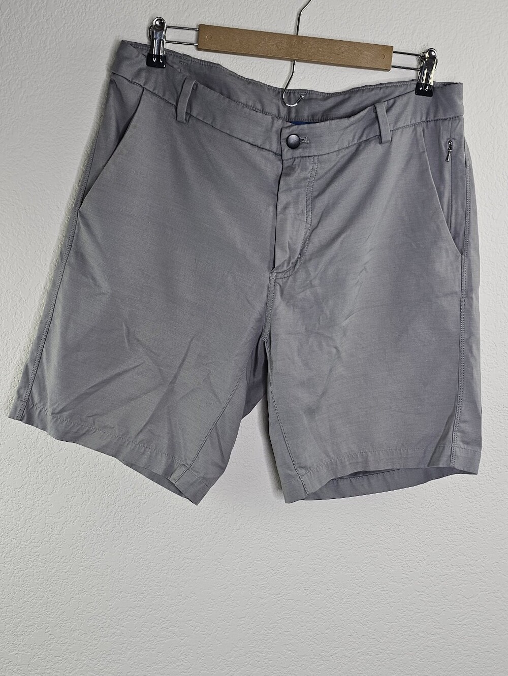 Lululemon Commission performance Gray shorts 36